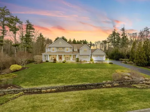 6 Woodland Ridge Dr, Lakeville, MA 02347