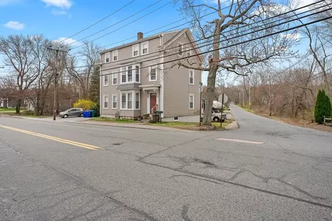 28 North Ave, Attleboro, MA 02703
