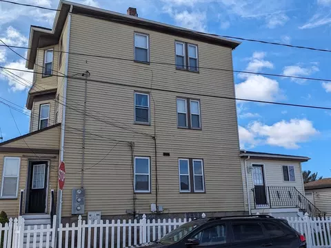 Exterior - 483 Stafford Rd, Fall River, MA 02721 photo 4 of 6