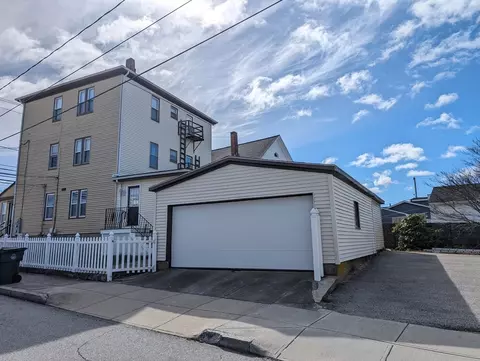483 Stafford Rd, Fall River, MA 02721