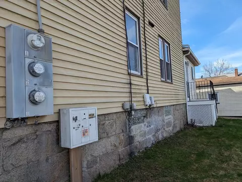 Exterior - 483 Stafford Rd, Fall River, MA 02721 photo 3 of 6