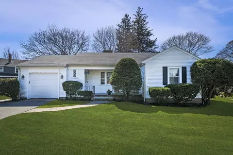 10 Lafayette St, Marblehead, MA 01945