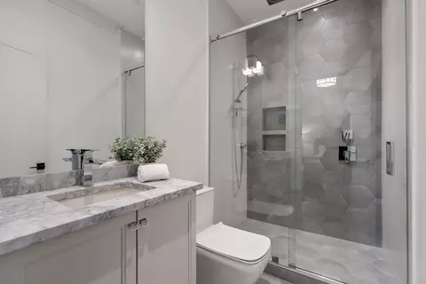Bath - 45 Stearns Rd #PH, Brookline, MA 02446 photo 1 of 3