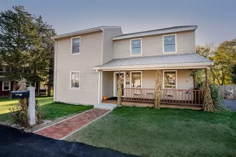 5 Dewey St, Amesbury, MA 01913
