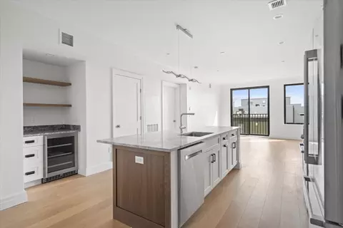 519 E 2nd St #503, Boston, MA 02127