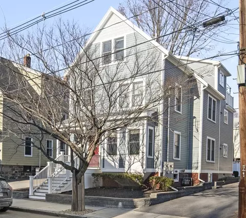 59 Berkeley St #2, Somerville, MA 02143