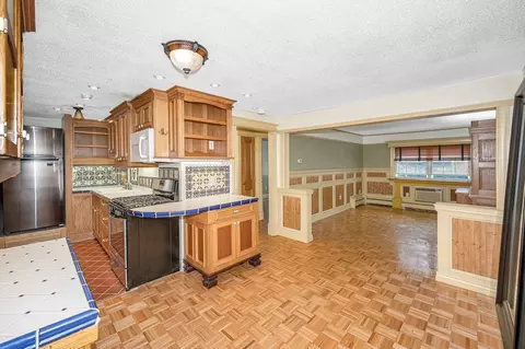 381 Hildreth St #203, Lowell, MA 01850