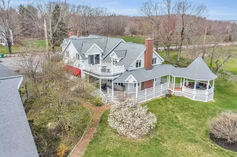 995 Oak Hill Rd, Fitchburg, MA 01420