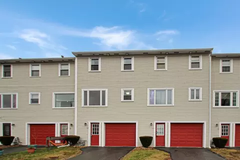 110 Park Ave W #E8, Lowell, MA 01852