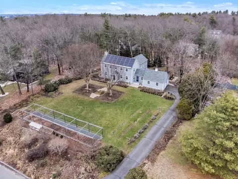 15 Alyssum Dr, Amherst, MA 01002