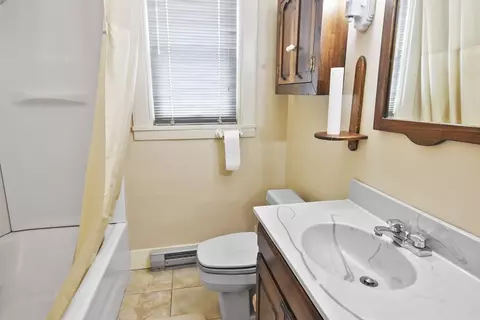 Bath - 44 Carter St, Berlin, MA 01503 photo 3 of 3