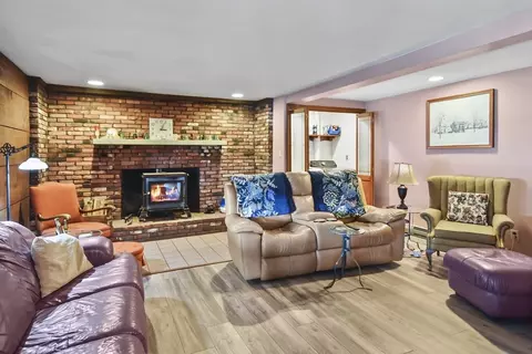 Living - 44 Carter St, Berlin, MA 01503 photo 1 of 5