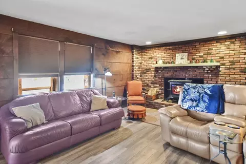 Living - 44 Carter St, Berlin, MA 01503 photo 2 of 5