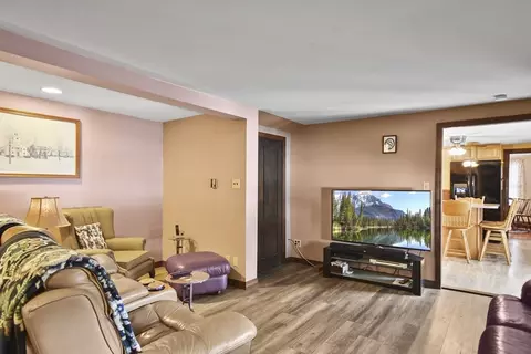 Living - 44 Carter St, Berlin, MA 01503 photo 3 of 5