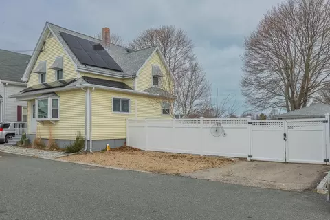 Exterior - 13 Harvard St, Gloucester, MA 01930 photo 3 of 4