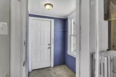 Entry Way - 191 Hampden St, Springfield, MA 01151 photo 5 of 7