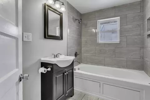 Bath - 191 Hampden St, Springfield, MA 01151 photo 1 of 2