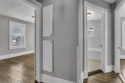 Entry Way - 191 Hampden St, Springfield, MA 01151 photo 6 of 7