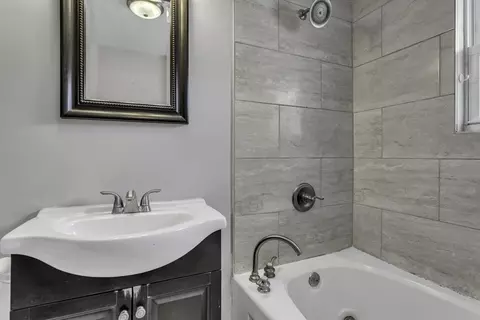 Bath - 191 Hampden St, Springfield, MA 01151 photo 2 of 2