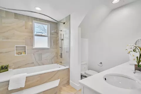 Bath - 51 Winthrop Rd #51, Brookline, MA 02445 photo 2 of 6
