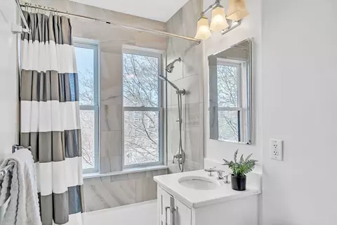 Bath - 51 Winthrop Rd #51, Brookline, MA 02445 photo 5 of 6