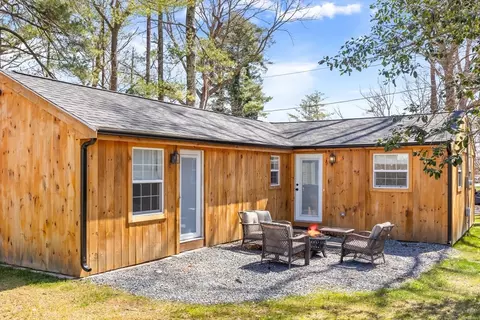 7 Hollis Ave, Lakeville, MA 02347