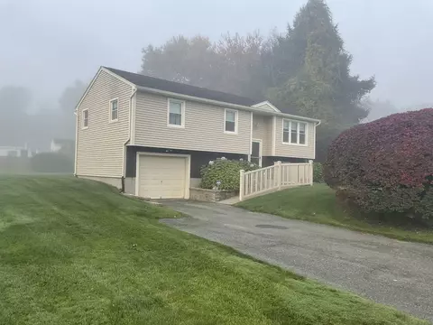 6 Pheasant Run Cir, Agawam, MA 01030