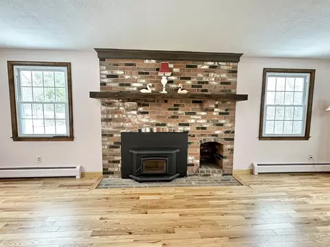 Living - 43 Northwest Rd, Westhampton, MA 01027 photo 2 of 4