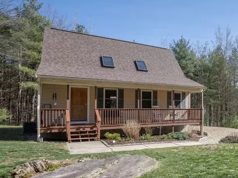 63 Plain St, Middleboro, MA 02346
