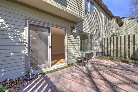 705 Fairway Vlg #705, Leeds, MA 01053