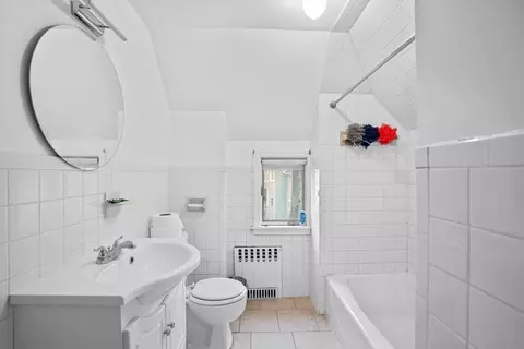 Bath - 26 Argyle St, Everett, MA 02149 photo 3 of 4