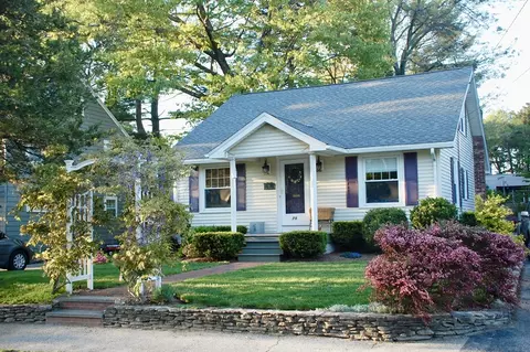 75 Lakewood Rd, Weymouth, MA 02190