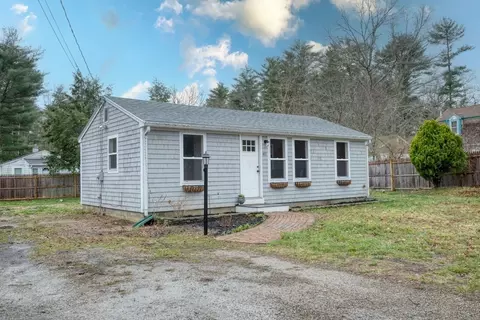 40 West St # -A, Carver, MA 02330