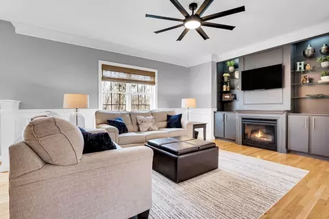 Living - 26 Partridge Hill Rd, Sutton, MA 01590 photo 2 of 9