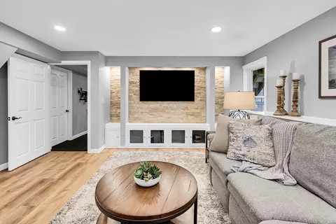 Living - 26 Partridge Hill Rd, Sutton, MA 01590 photo 8 of 9