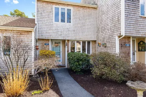 45 Woodland Trl #45, Teaticket, MA 02536