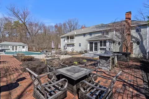 Exterior - 103 Maple St, Sterling, MA 01564 photo 4 of 7