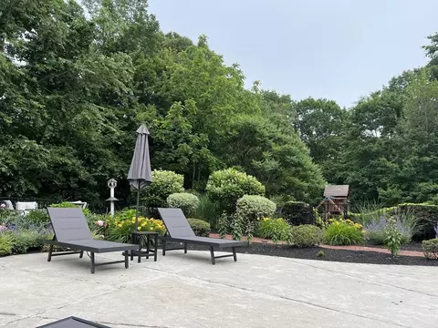 Exterior - 103 Maple St, Sterling, MA 01564 photo 5 of 7