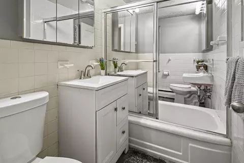 Bath - 60 Pine St, Danvers, MA 01923 photo 2 of 2