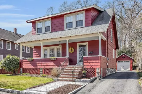 30 Hesseltine Ave, Melrose, MA 02176