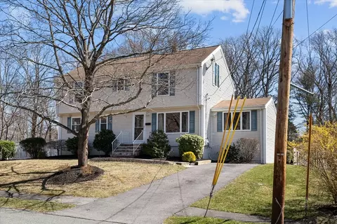 9 Newington Rd, Peabody, MA 01960