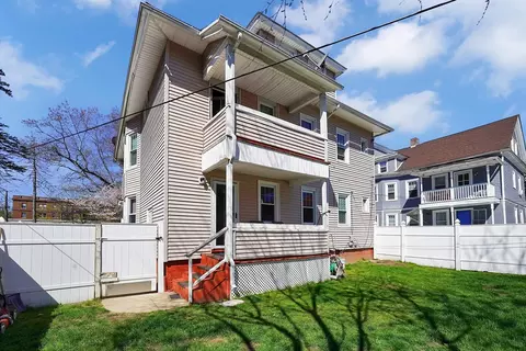 11 Sumner Ter, Springfield, MA 01108 photo 2