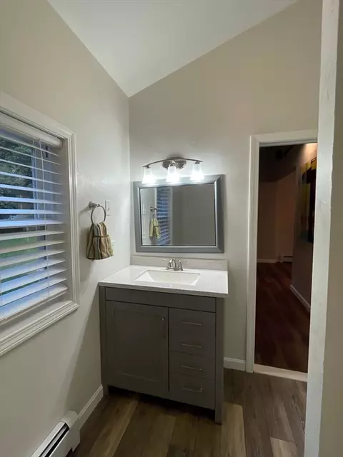 Bath - 3 Central Sq, Upton, MA 01568 photo 2 of 3