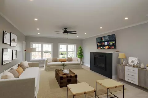 Living - 61 Hurd Ave, Saugus, MA 01906 photo 3 of 4