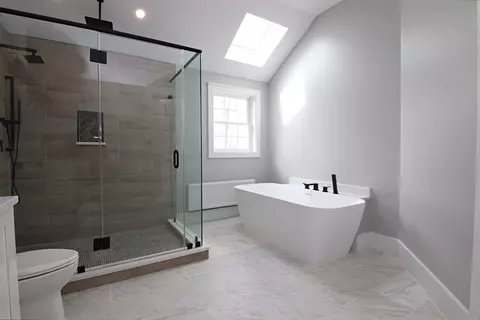Bath - 61 Hurd Ave, Saugus, MA 01906 photo 3 of 6