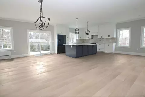 Kitchen - 61 Hurd Ave, Saugus, MA 01906 photo 3 of 7