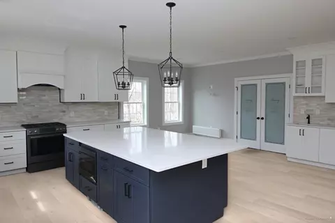 Kitchen - 61 Hurd Ave, Saugus, MA 01906 photo 1 of 7
