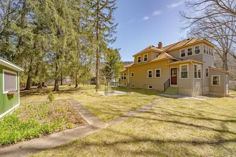 Exterior - 9 Lang Ave, Easthampton, MA 01027 photo 4 of 10