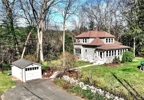 9 Lang Ave, Easthampton, MA 01027