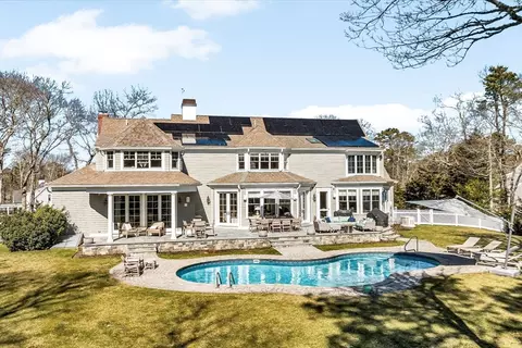 212 Elliott Rd, Barnstable, MA 02632